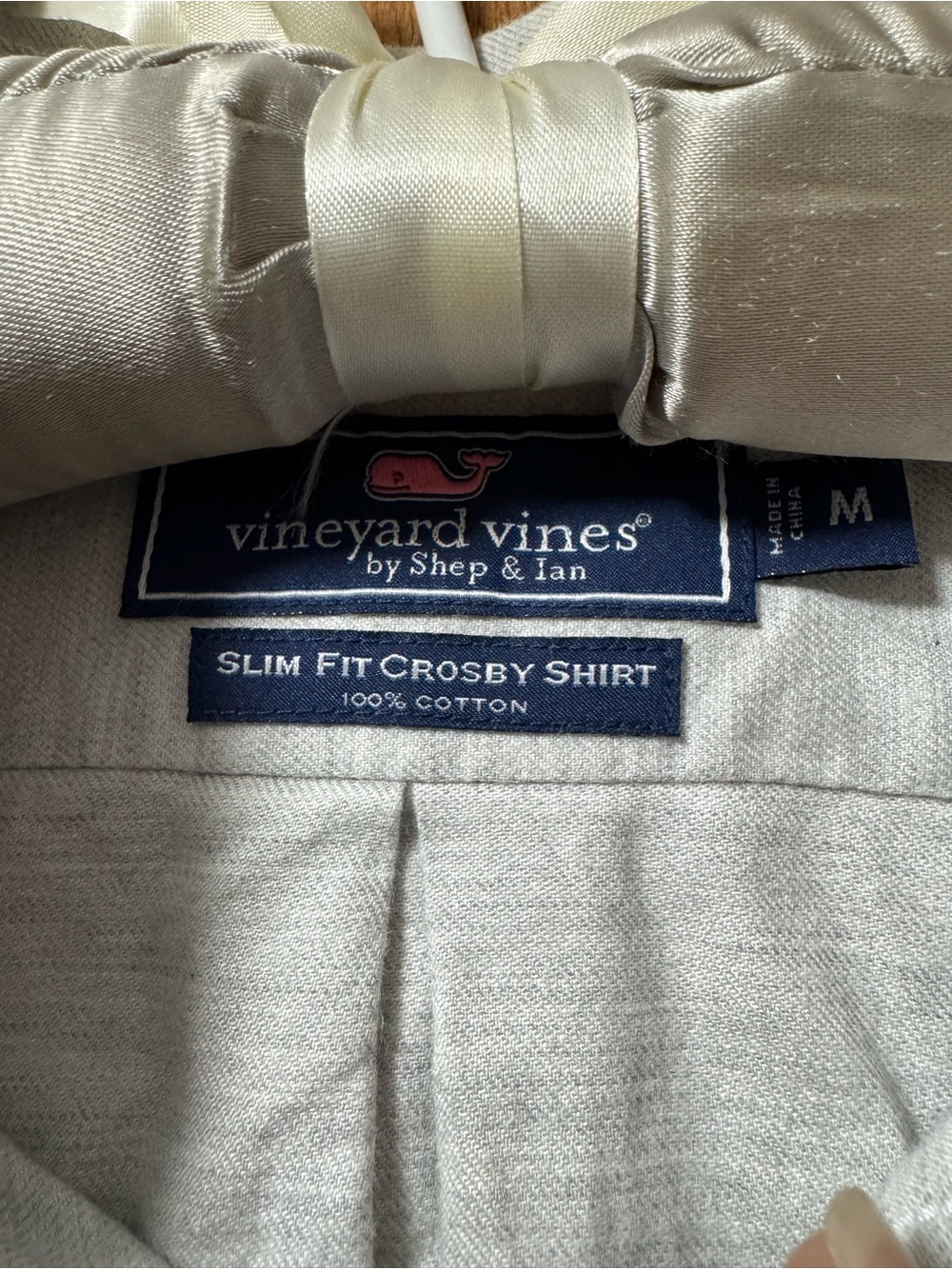 Vineyard Vines Men's Light Gray Button-Down Shirt - Picture 2 of 2